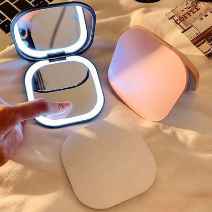 UrbanMate PocketGlow™ – LED makeup mirror for on the go