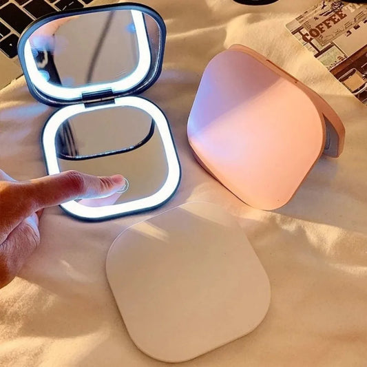 UrbanMate PocketGlow™ – LED makeup mirror for on the go
